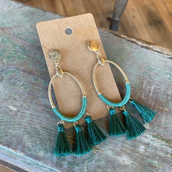 Infinity Raine Jewelry - ALL THE CONFIDENCE OVAL HOOP FRINGE EARRINGS